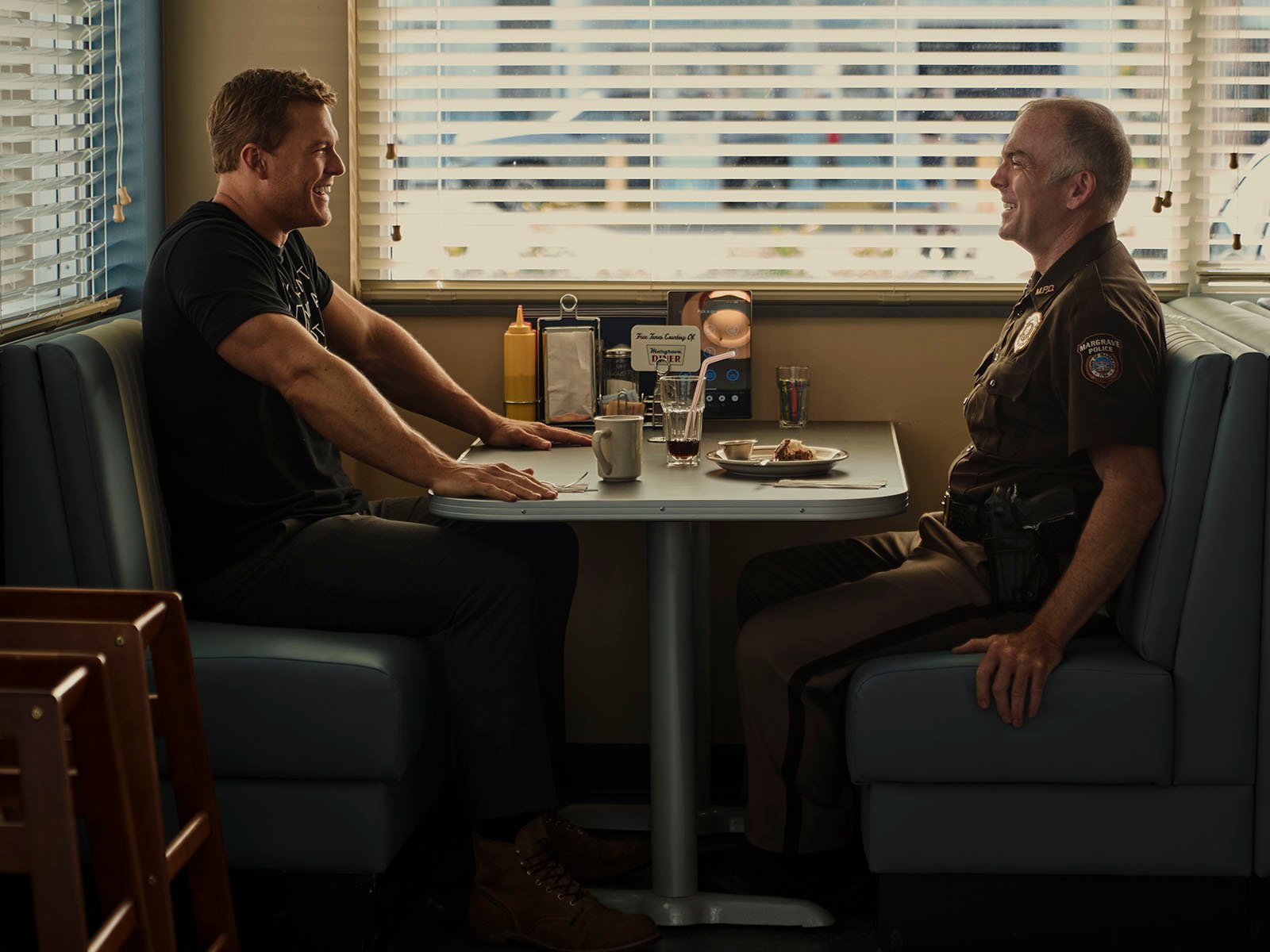 Reacher desktop wallpapers phone wallpaper pfp gifs and more 
