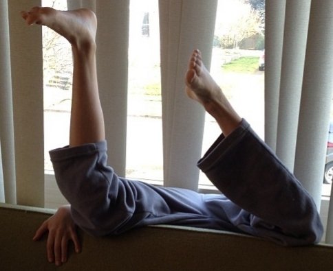 feet Celebrity David Mazouz Image