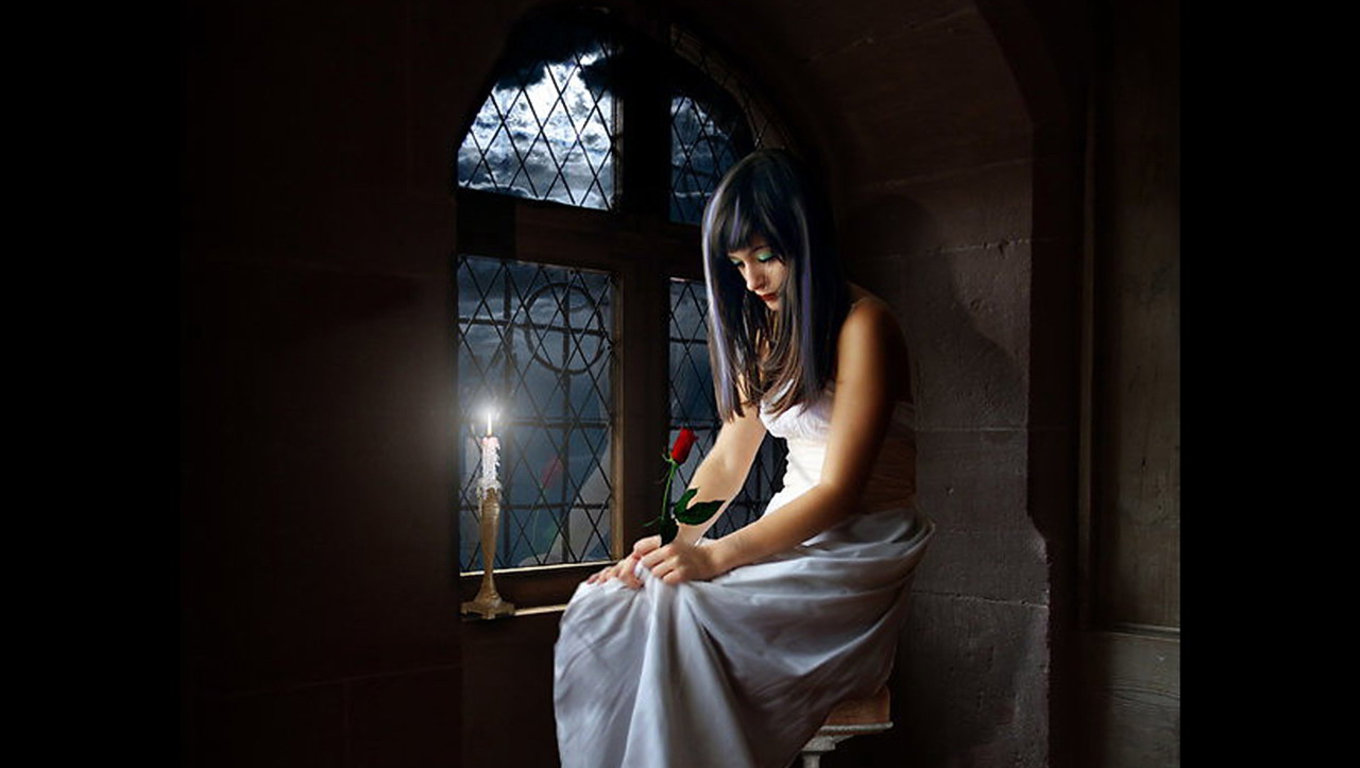 Lonely Reflections: A Woman Amidst Candlelight and Roses, image size:1360x768