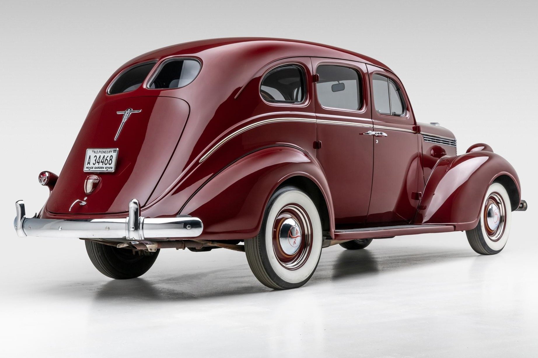 1938 DeSoto Sedan - Image Abyss