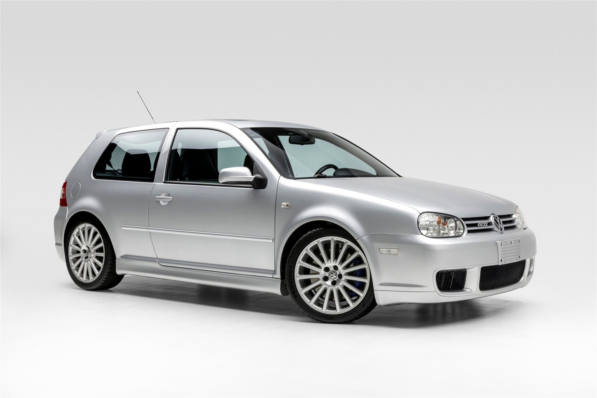 Volkswagen R32 - Desktop Wallpapers, Phone Wallpaper, PFP, Gifs, and More!