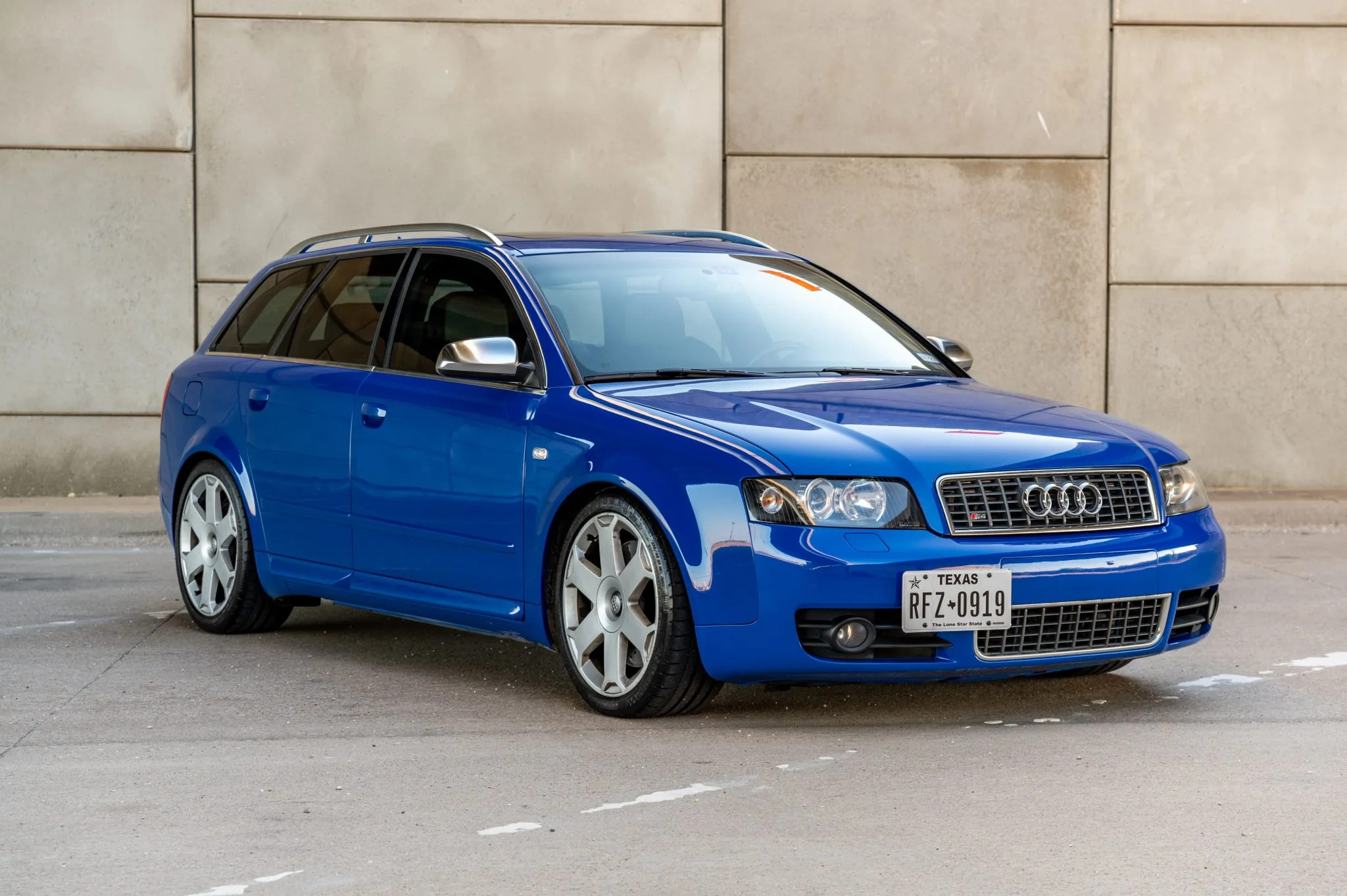 Download Station Wagon Vehicle Audi S4 Image