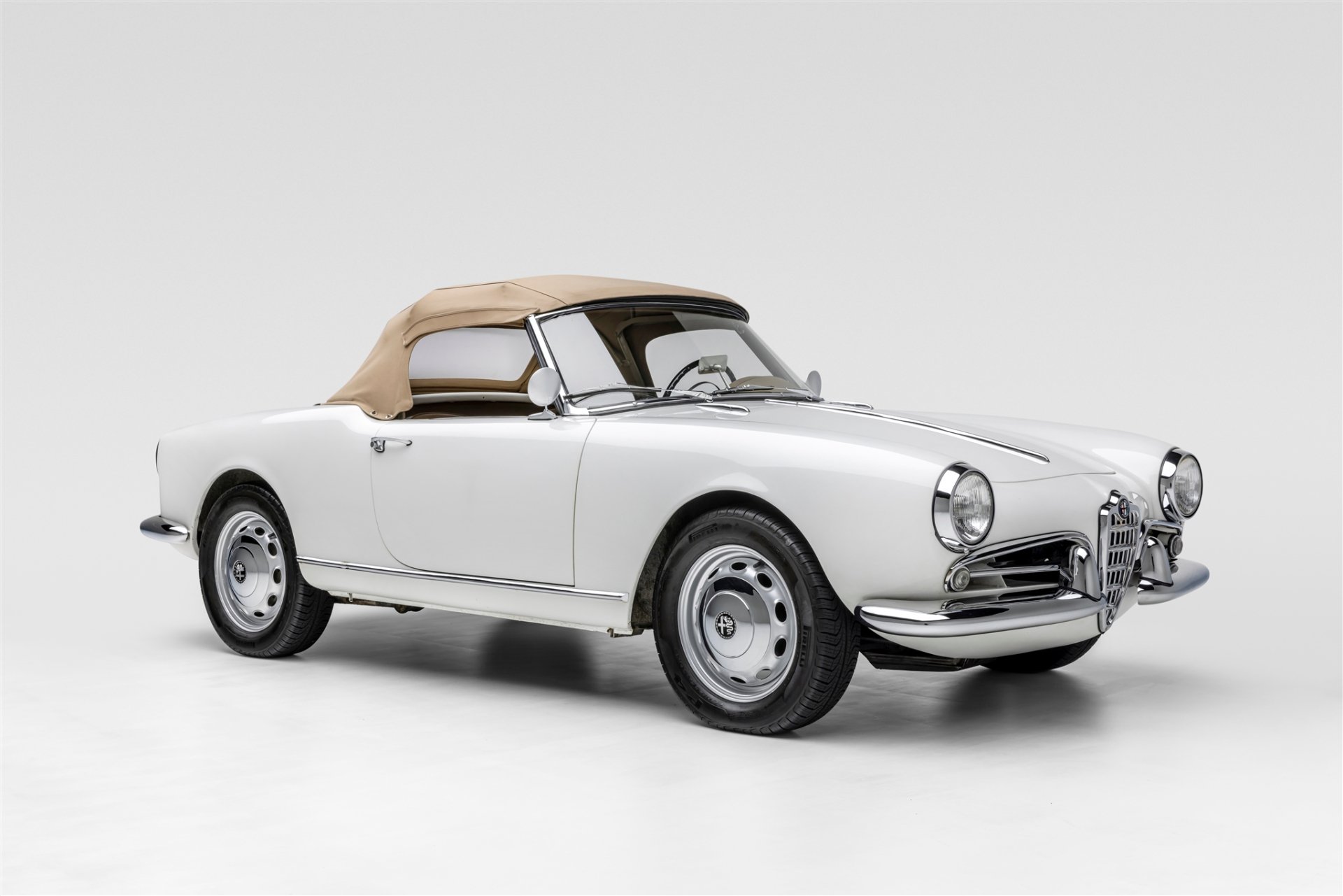 Alfa Romeo Giulietta Spider Veloce - Desktop Wallpapers, Phone ...