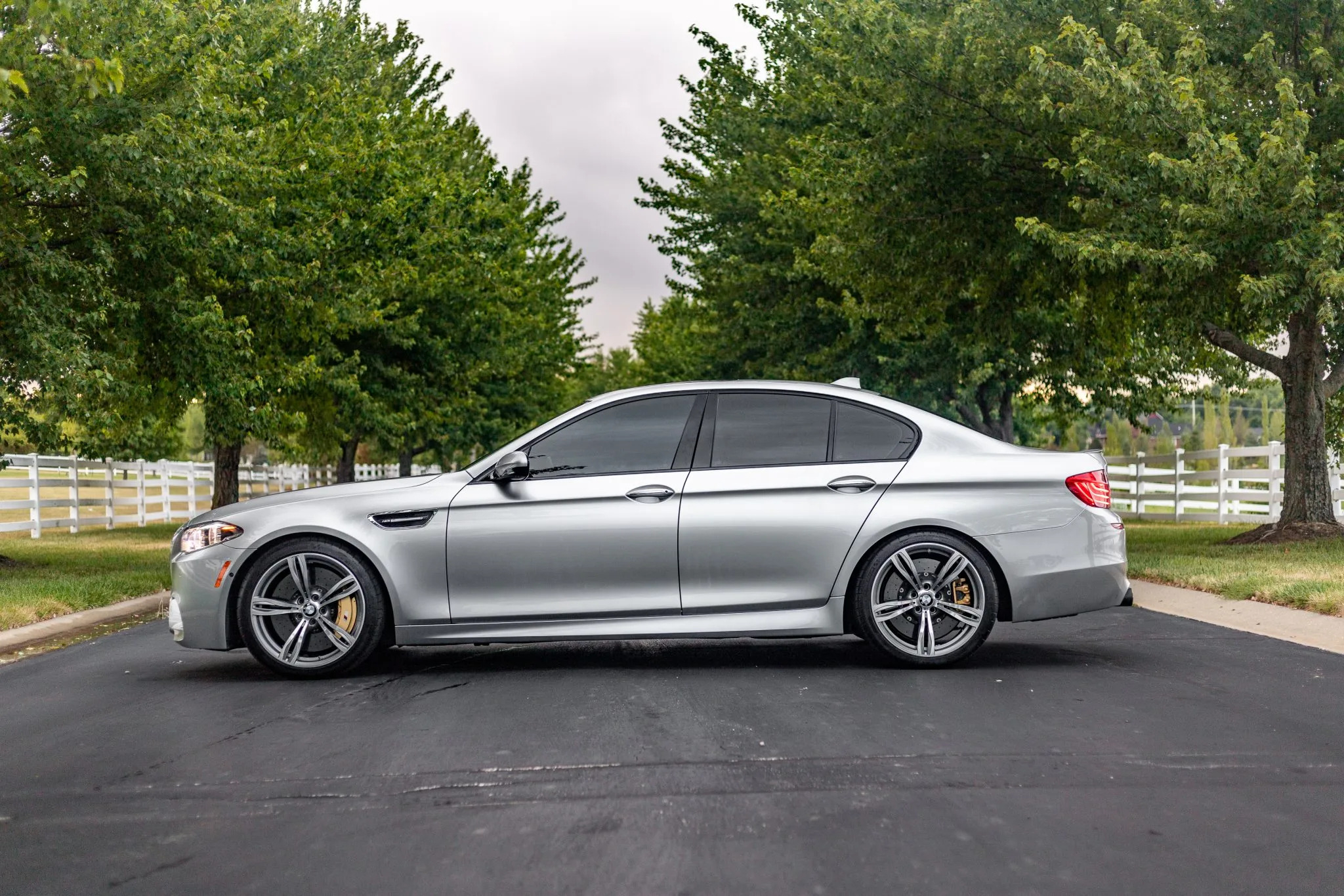 2016 BMW M5 Pure Metal Silver Edition - Image Abyss