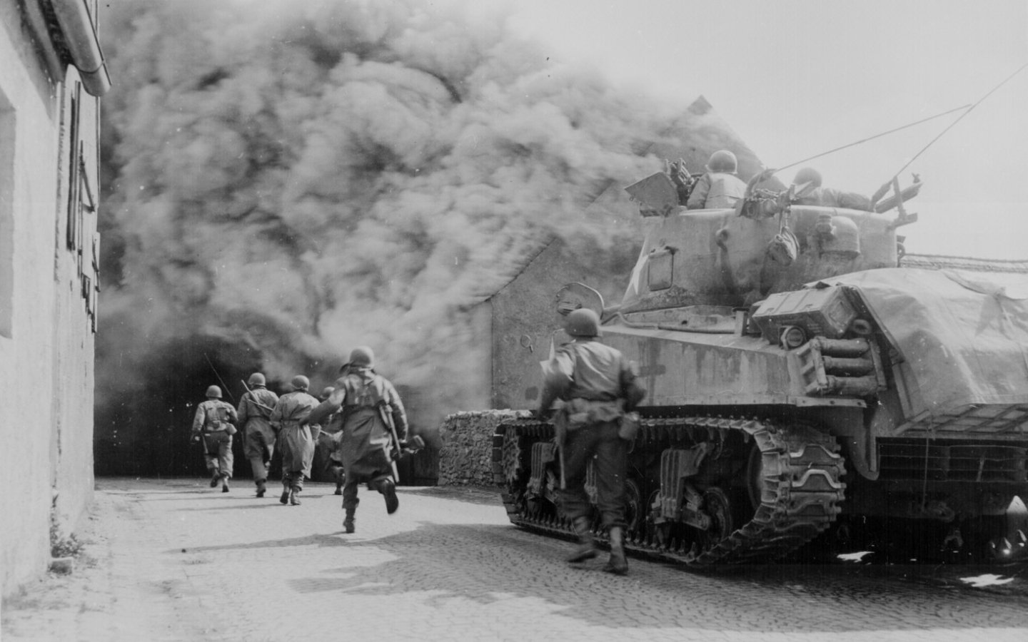 military M4 Sherman Image