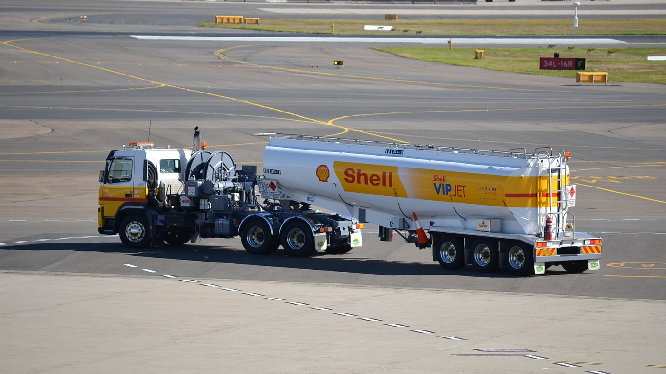 Shell VIP JET Tanker At Sydney Airport by lonewolf6738