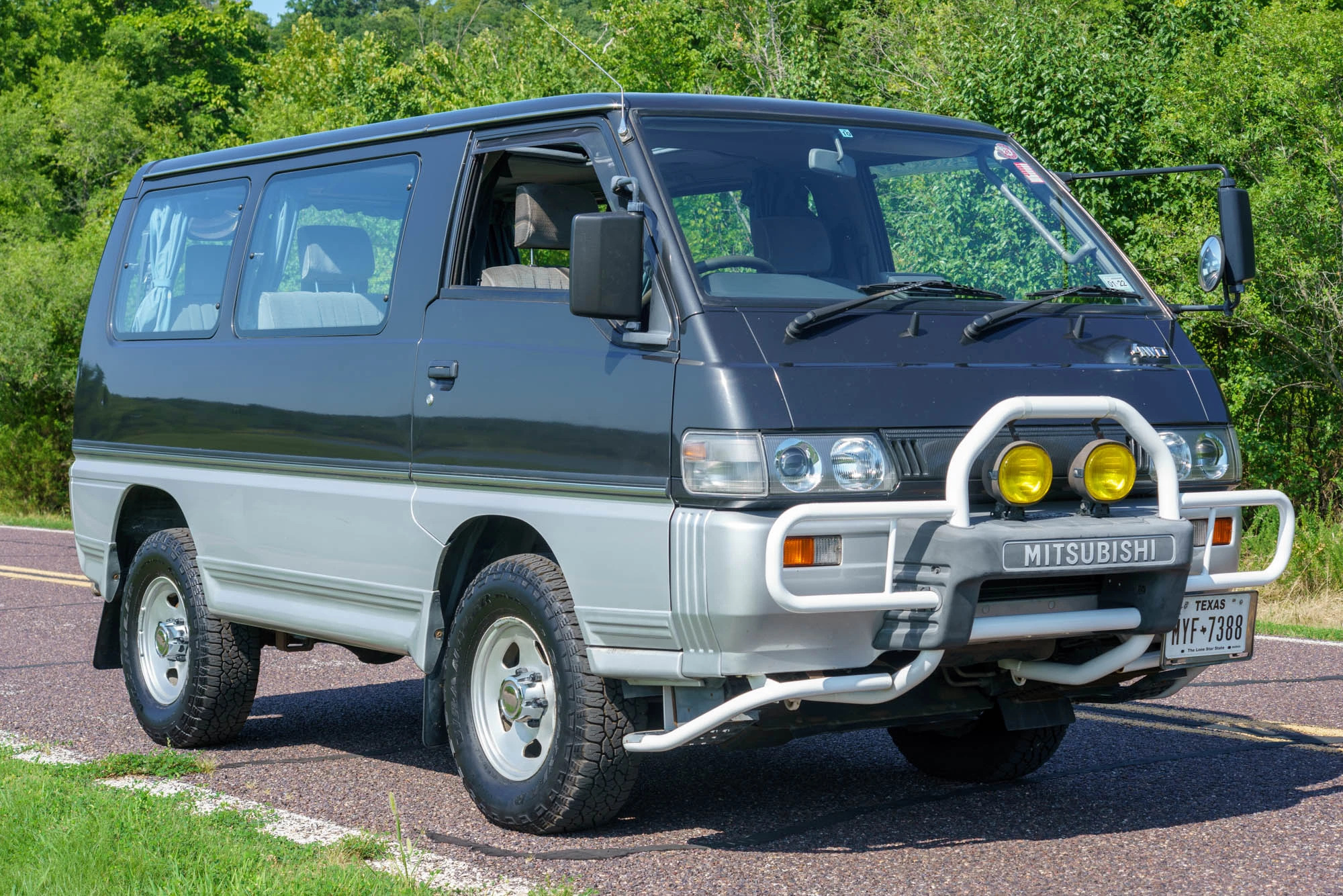 Download Minivan Vehicle Mitsubishi Delica Image