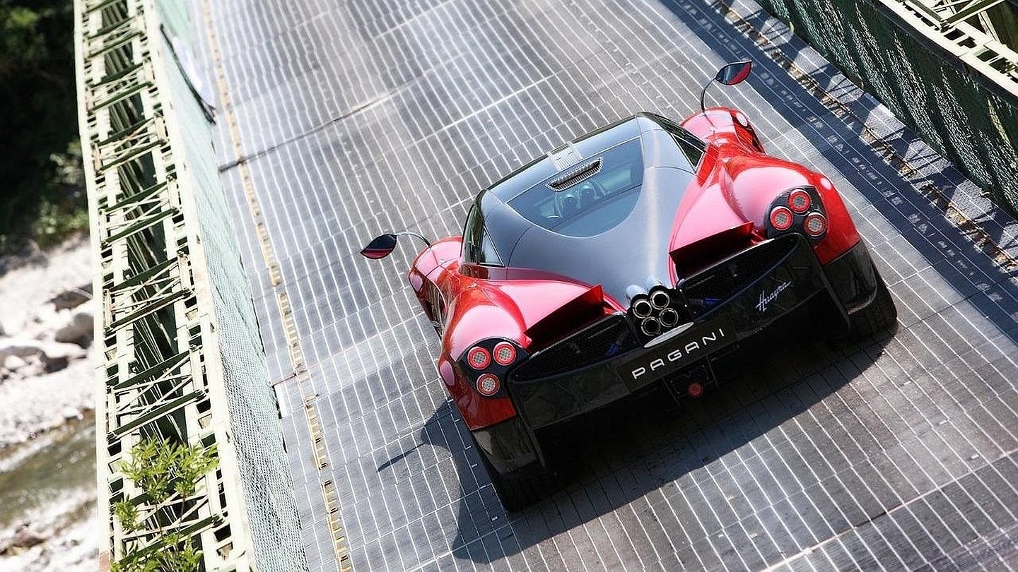 vehicle Pagani Huayra Image