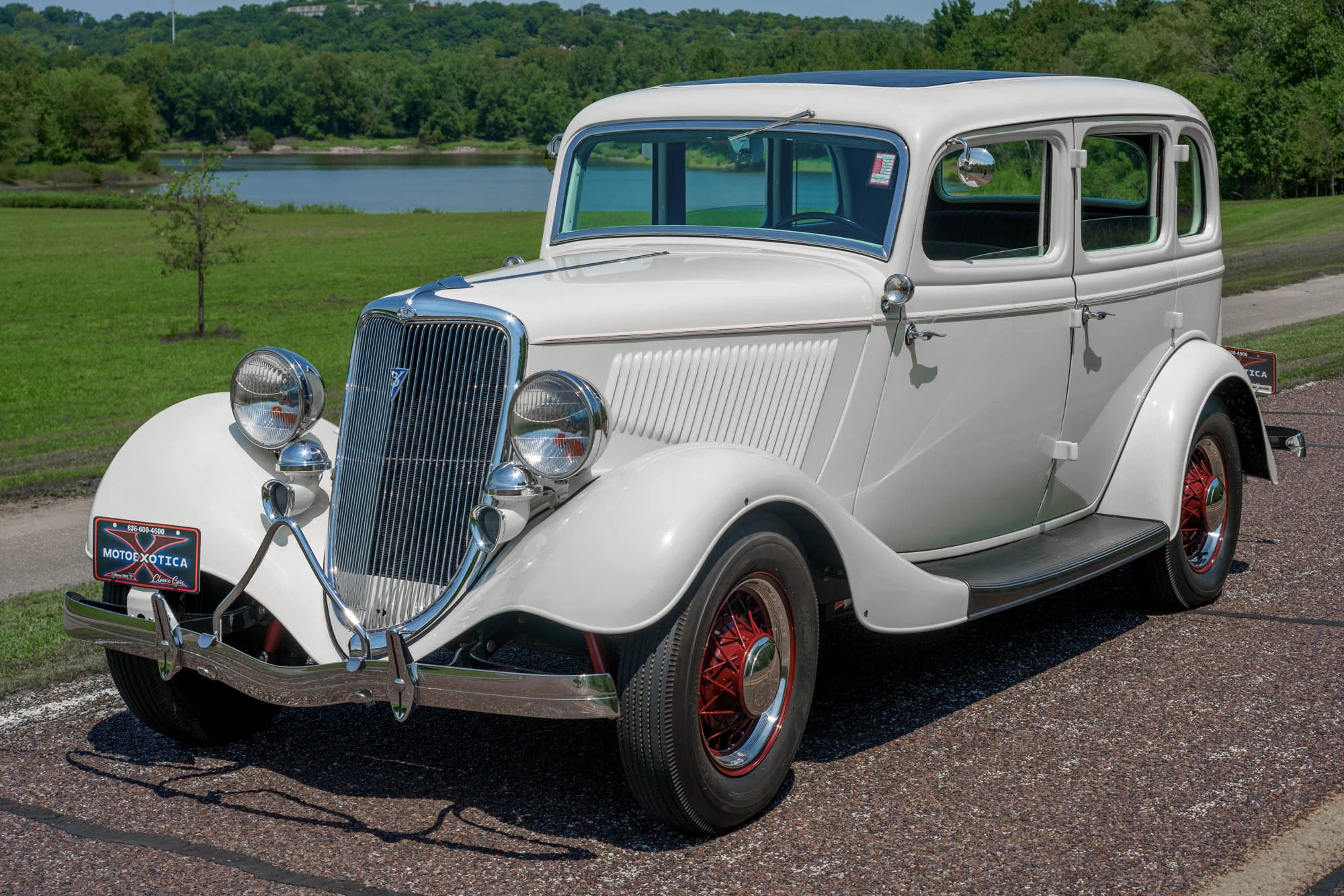 1934 Ford Model 40B Deluxe Fordor - Image Abyss