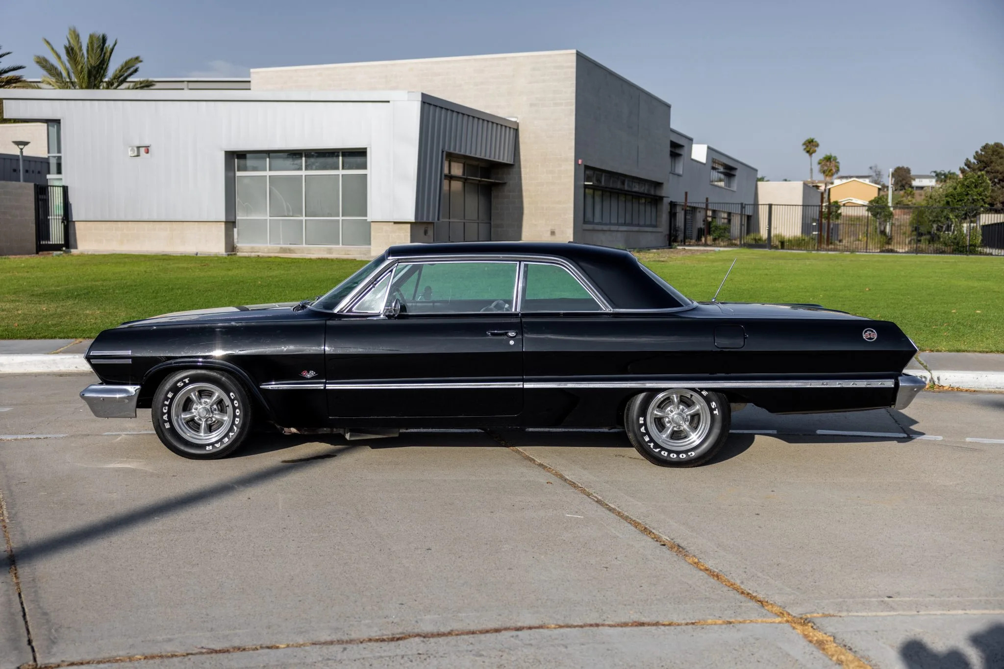 1963 Chevrolet Impala Sport Coupe - Image Abyss