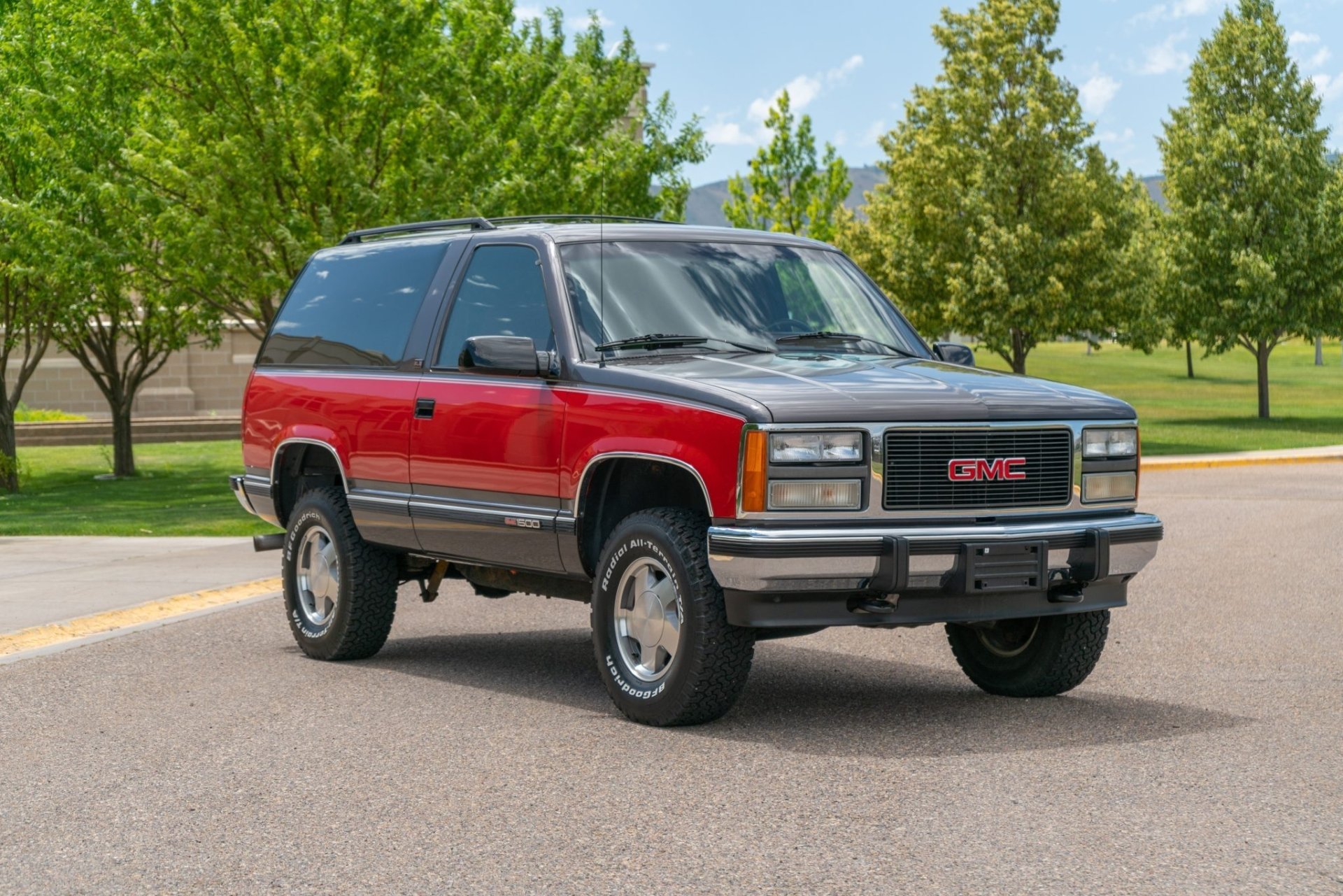 GMC Yukon SLE - Desktop Wallpapers, Phone Wallpaper, PFP, Gifs, and More!