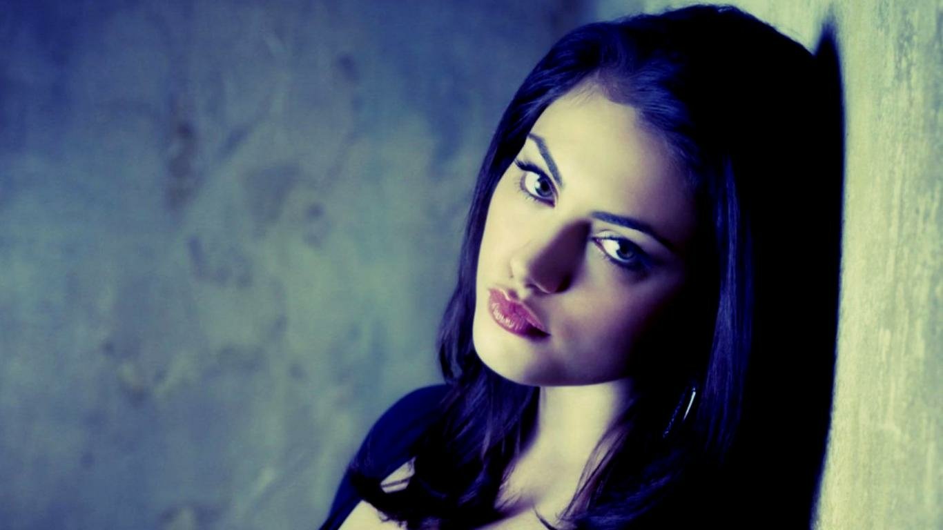Celebrity Phoebe Tonkin Image