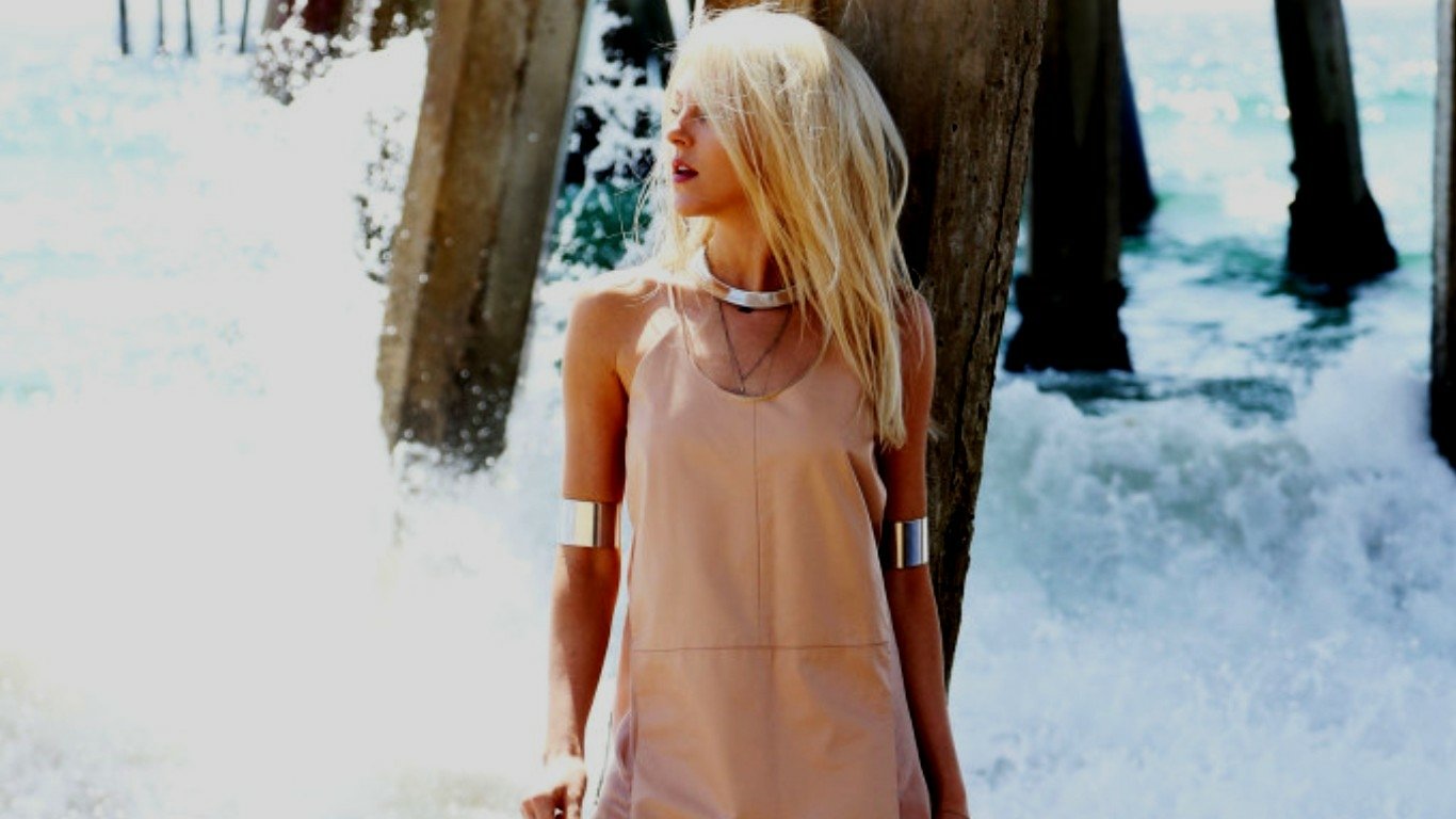 woman Shea Marie Image