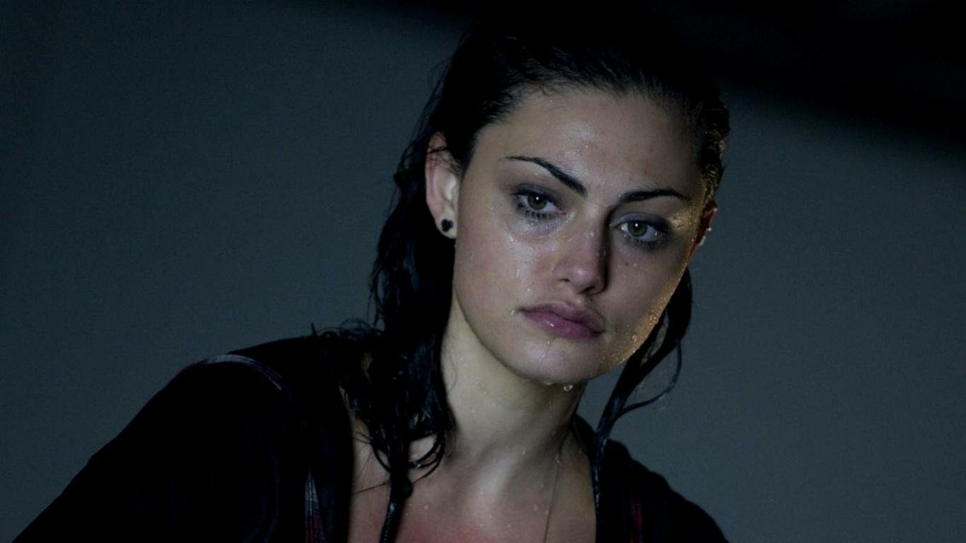 Celebrity Phoebe Tonkin Image
