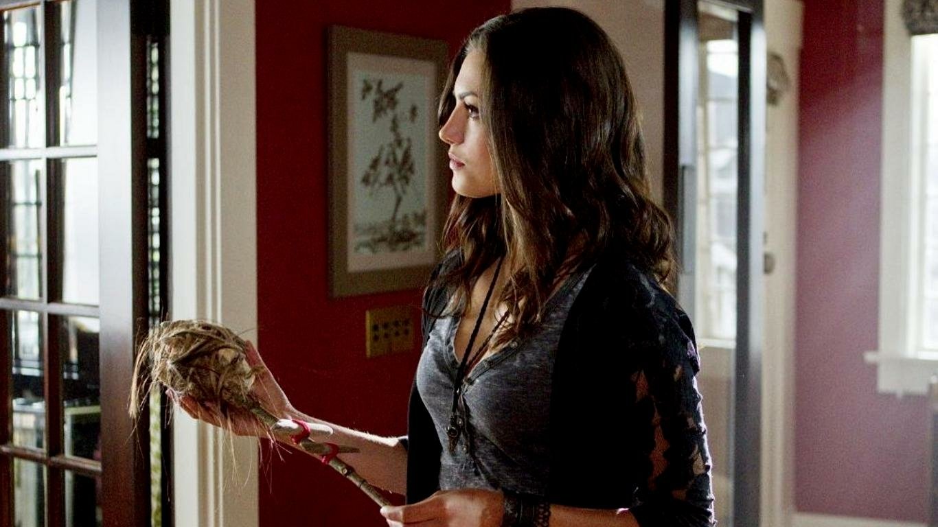 Celebrity Phoebe Tonkin Image