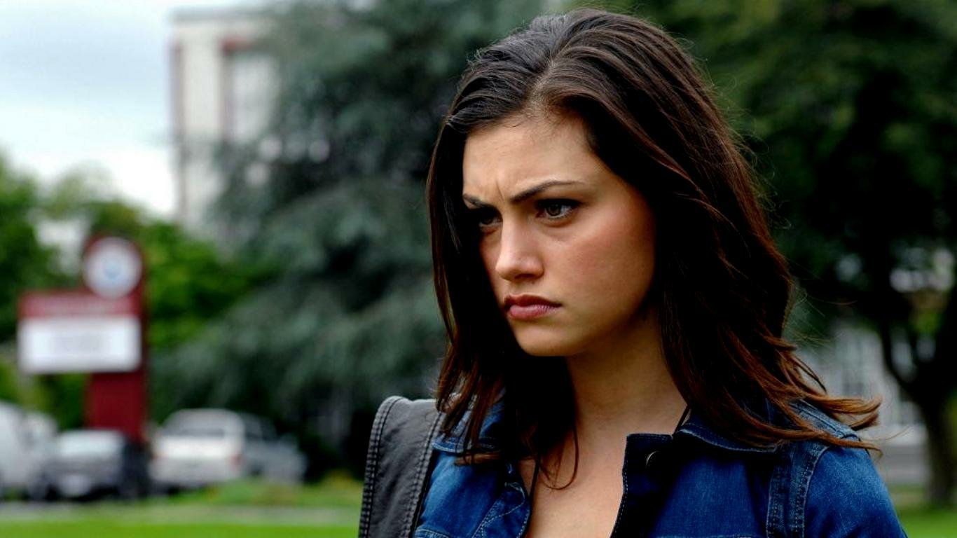 Celebrity Phoebe Tonkin Image