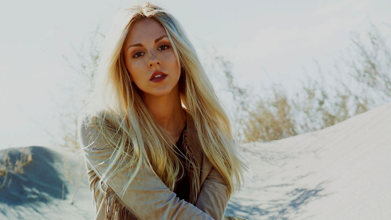 woman Shea Marie Image