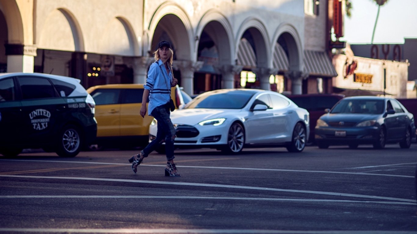 woman Rebecca Laurey Image