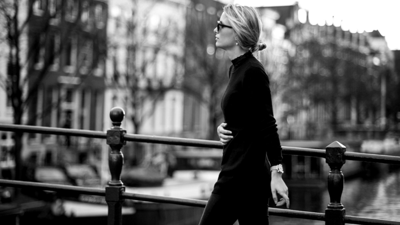 woman Rebecca Laurey Image