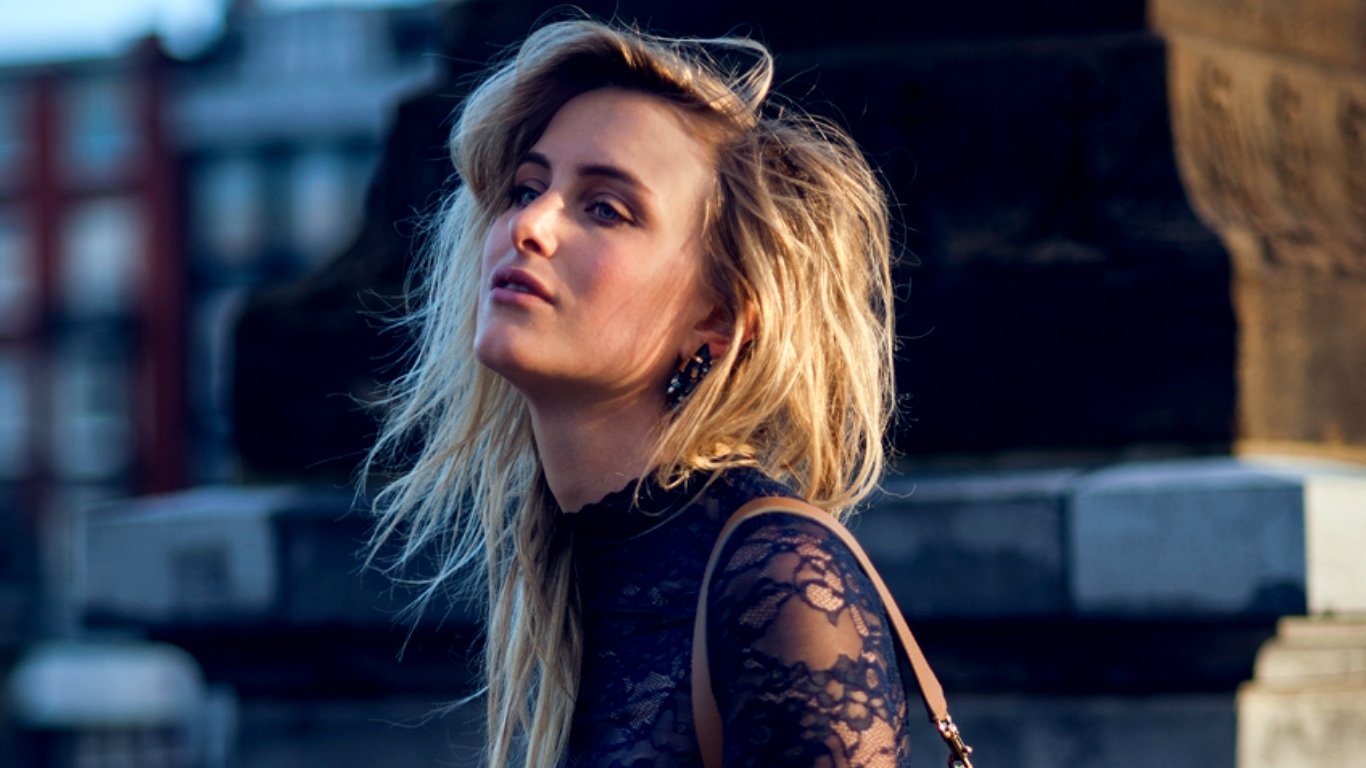 woman Rebecca Laurey Image