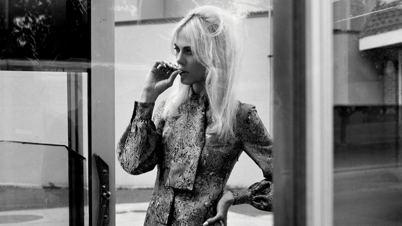 woman Aymeline Valade Image