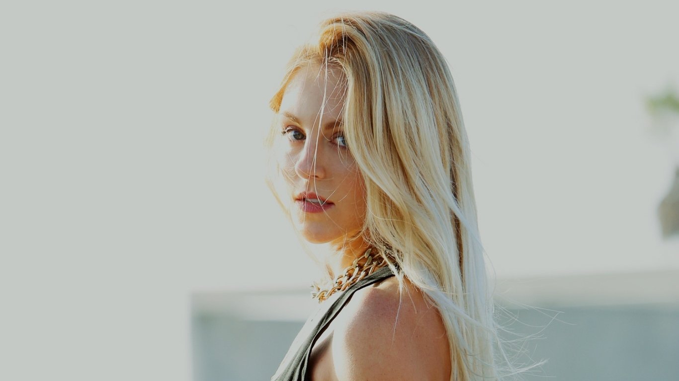 woman Shea Marie Image