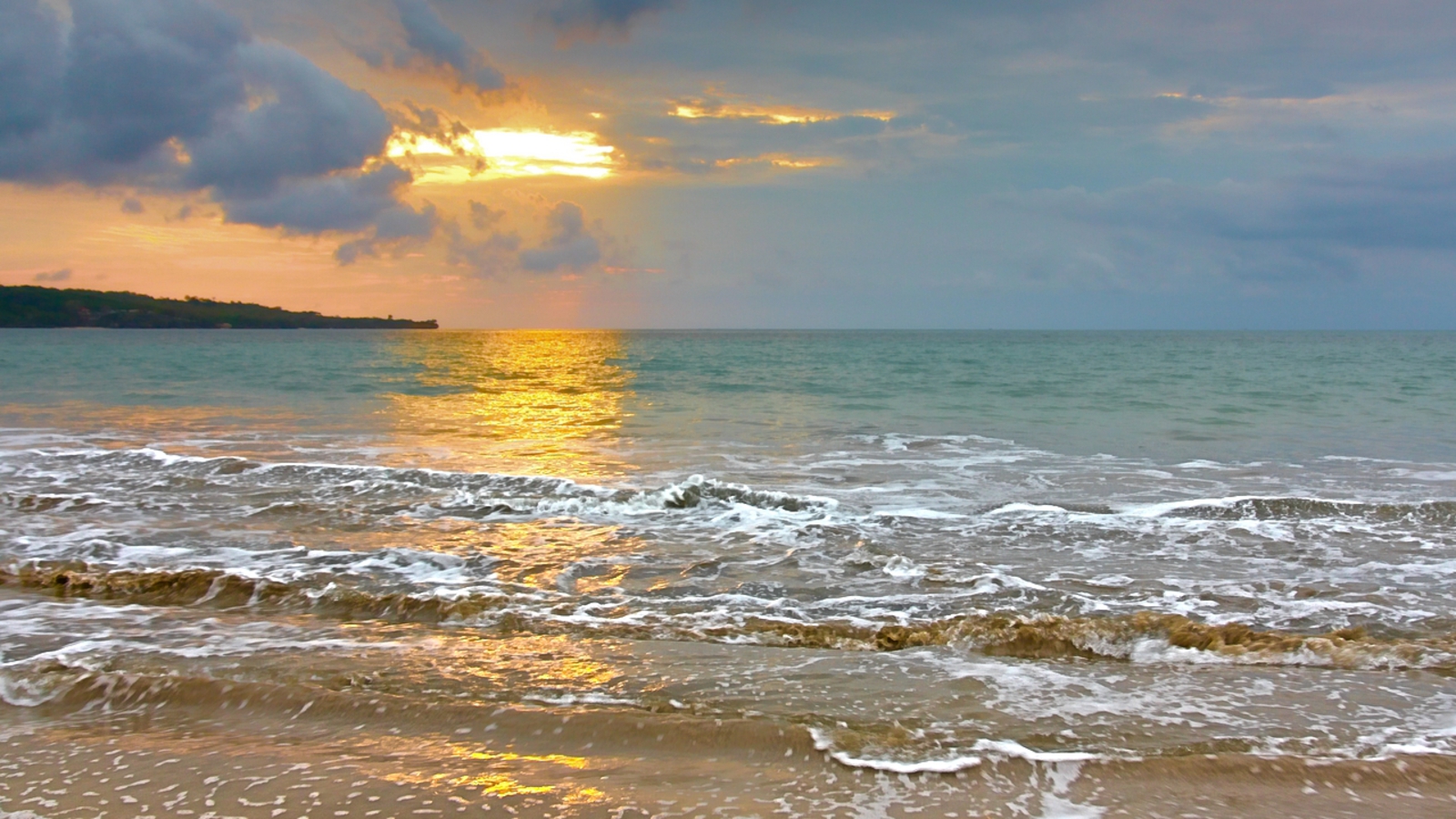 Теплое море. Море Абхазия фото Пицунда.