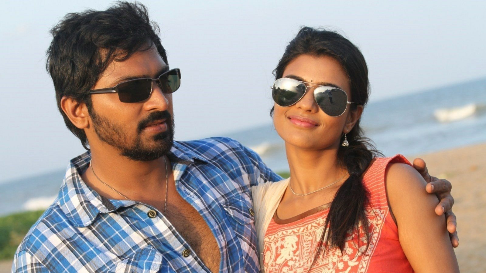 movie Hello Naan Pei Pesuren Image