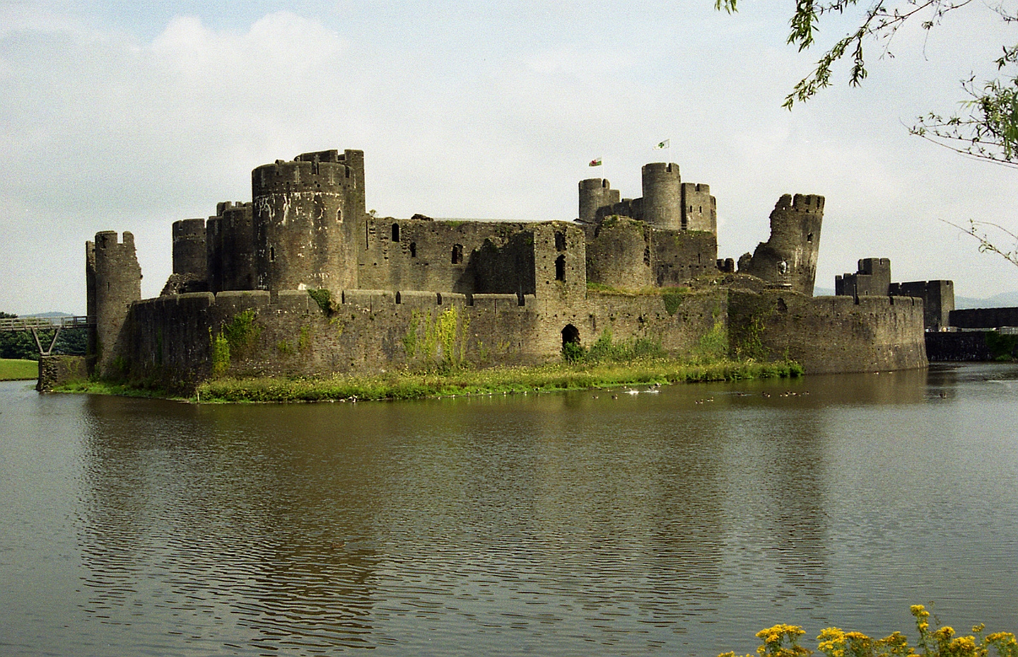 caerphilly castle Picture