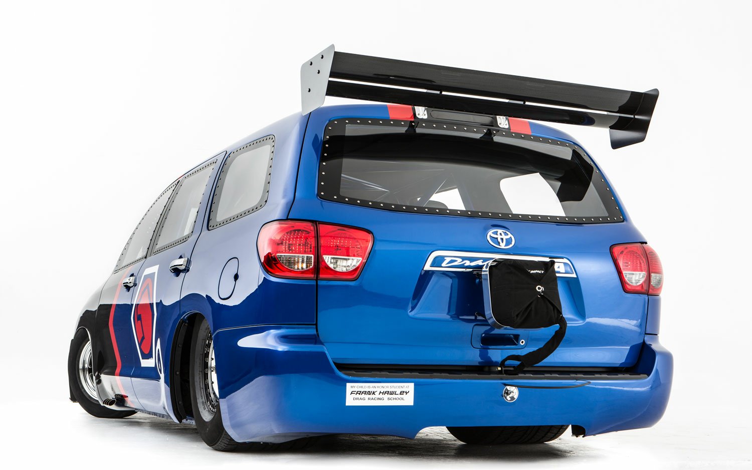 Download Vehicle Toyota Dragquoia Image