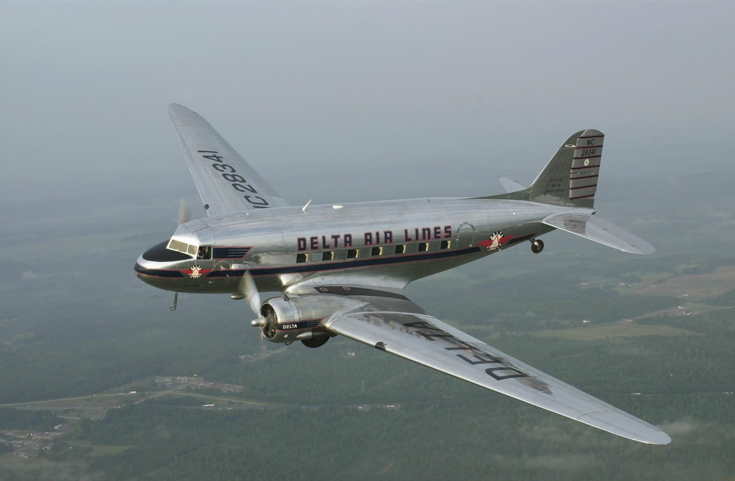 Download Vehicle Douglas DC-3 Image