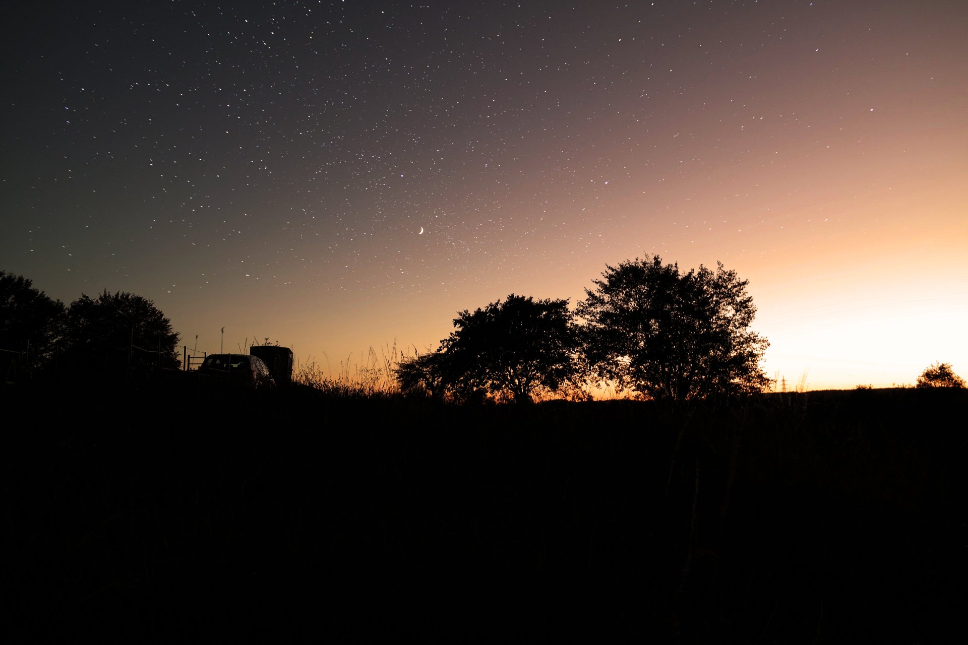  Coucher de soleil et un début de nuit étoilé